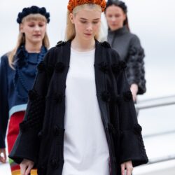 Päähine huoparuusuilla TRIINU