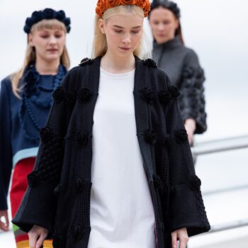 Päähine huoparuusuilla TRIINU