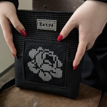 Must väike kott ROOSI